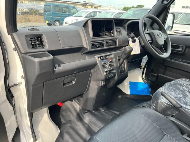 ハイゼットカーゴ スペシャル　届出済未使用車／スマートアシスト／衝突被害軽減ブレーキ／コーナーセンサー／オートライト／アイドリングストップ／ハロゲンヘッドライト／両側スライドドア／踏み間違い防止／オートマチックハイビーム（21枚目）
