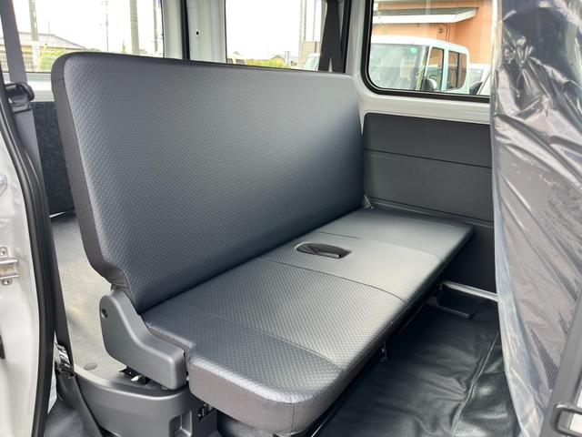 ハイゼットカーゴ スペシャル　届出済未使用車／スマートアシスト／衝突被害軽減ブレーキ／コーナーセンサー／オートライト／アイドリングストップ／ハロゲンヘッドライト／両側スライドドア／踏み間違い防止／オートマチックハイビーム（26枚目）