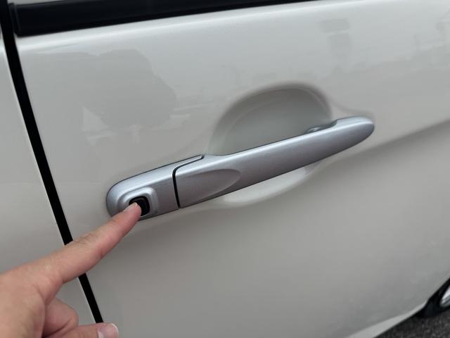 ルーミー Ｘ　衝突被害軽減ブレーキ／電動スライドドア／後席ロールサンシェード／メモリーナビ／バックカメラ／プッシュスタート／オートリトラミラー／コーナーセンサー／ワンセグＴＶ／Ｂｌｕｅｔｏｏｔｈ／車検整備付き／禁煙（5枚目）