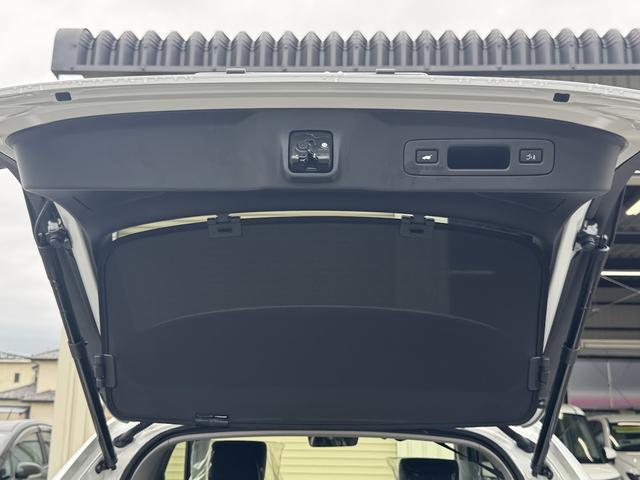 ヴェゼル ｅ：ＨＥＶ　Ｚ　登録済み未使用車／プラチナホワイトパール／ホンダコネクトディスプレイ／ＥＴＣ／置くだけ充電／衝突被害軽減ブレーキ／ＡＣＣ／ＢＳＭ／純正１８インチＡＷ／パワーバックドア／シートヒーター／ハンドルヒーター（33枚目）