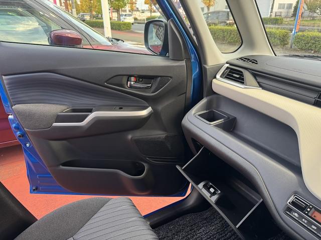 ソリオ ハイブリッドＭＸ　衝突被害軽減ブレーキ／全方位カメラ付きメモリーナビ／電動スライドドア／レーダークルーズコントロール／純正１５インチアルミホイール／プッシュスタート／オートエアコン／前席シートヒーター／シートリフター（16枚目）