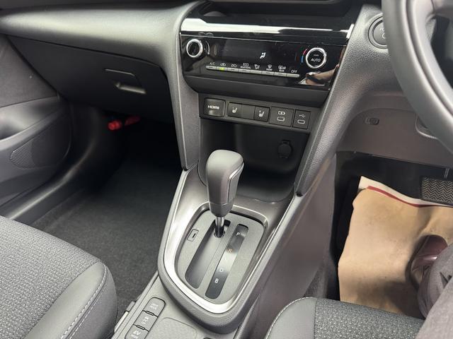 ヤリスクロス ハイブリッドＺ　登録済み未使用車／２トンカラー／黒内装／アラウンドビューモニター／ブラインドスポットモニター／前席シートヒーター／運転席パワーシート／純正８型ディスプレイ／フルセグＴＶ／ＥＴＣ／ＬＥＤヘッドライト（22枚目）