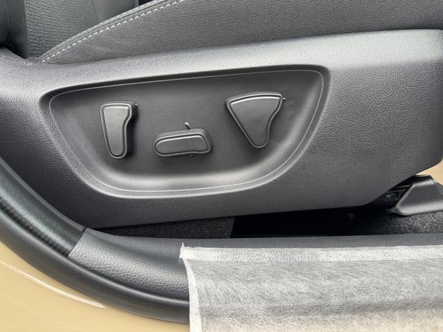 ヤリスクロス ハイブリッドＺ　登録済み未使用車／２トンカラー／黒内装／アラウンドビューモニター／ブラインドスポットモニター／前席シートヒーター／運転席パワーシート／純正８型ディスプレイ／フルセグＴＶ／ＥＴＣ／ＬＥＤヘッドライト（27枚目）