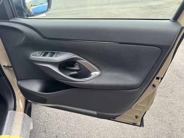 ヤリスクロス ハイブリッドＺ　登録済み未使用車／２トンカラー／黒内装／アラウンドビューモニター／ブラインドスポットモニター／前席シートヒーター／運転席パワーシート／純正８型ディスプレイ／フルセグＴＶ／ＥＴＣ／ＬＥＤヘッドライト（28枚目）