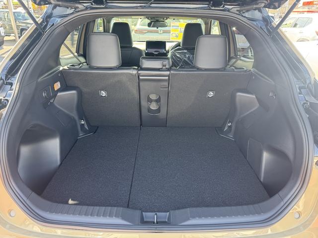 ヤリスクロス ハイブリッドＺ　登録済み未使用車／２トンカラー／黒内装／アラウンドビューモニター／ブラインドスポットモニター／前席シートヒーター／運転席パワーシート／純正８型ディスプレイ／フルセグＴＶ／ＥＴＣ／ＬＥＤヘッドライト（32枚目）