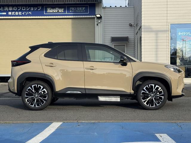 ヤリスクロス ハイブリッドＺ　登録済み未使用車／２トンカラー／黒内装／アラウンドビューモニター／ブラインドスポットモニター／前席シートヒーター／運転席パワーシート／純正８型ディスプレイ／フルセグＴＶ／ＥＴＣ／ＬＥＤヘッドライト（36枚目）