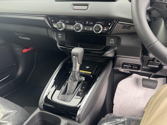 ヴェゼル e:HEV Z 登録済み未使用車/ホンダコネクトディスプレイ/バックカメラ/ETC車載器/アダプティブクルーズコントロール/前席シートヒーター/ステアリングヒーター/衝突被害軽減ブレーキ/ブラインドスポットモニター(19枚目)