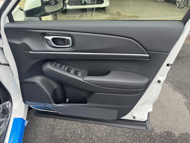 ヴェゼル e:HEV Z 登録済み未使用車/ホンダコネクトディスプレイ/バックカメラ/ETC車載器/アダプティブクルーズコントロール/前席シートヒーター/ステアリングヒーター/衝突被害軽減ブレーキ/ブラインドスポットモニター(25枚目)