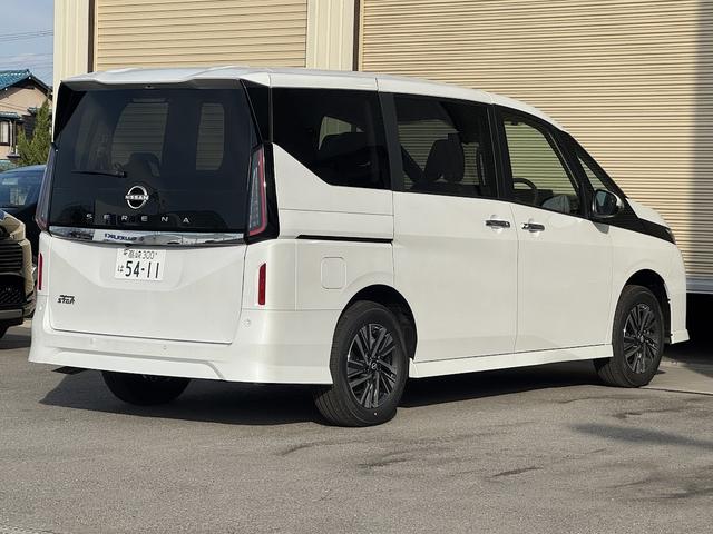 セレナ ハイウェイスターV 登録済み未使用車/4WD/ホットプラスpkg/12.3型ナビ/アラウンドビューモニター/インテリジェントルームミラー/ブラインドスポットモニター/両側電動スライドドア/リアエアコン/プロパイロット(11枚目)