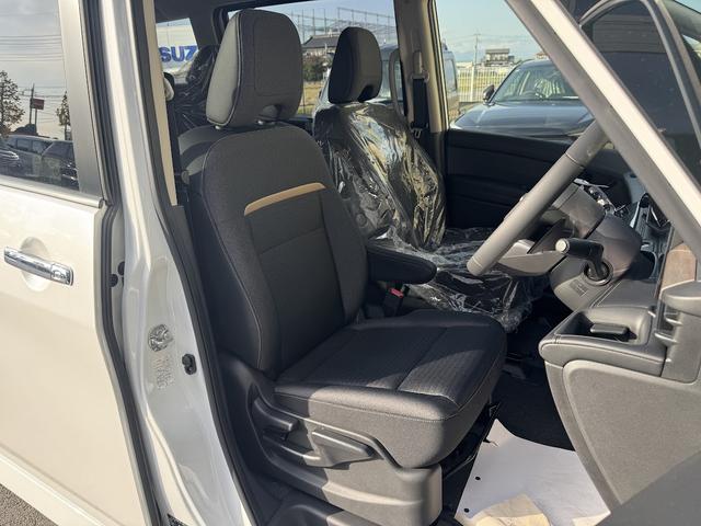 セレナ ハイウェイスターV 登録済み未使用車/4WD/ホットプラスpkg/12.3型ナビ/アラウンドビューモニター/インテリジェントルームミラー/ブラインドスポットモニター/両側電動スライドドア/リアエアコン/プロパイロット(13枚目)