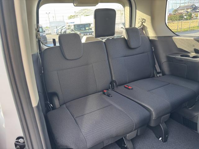 セレナ ハイウェイスターV 登録済み未使用車/4WD/ホットプラスpkg/12.3型ナビ/アラウンドビューモニター/インテリジェントルームミラー/ブラインドスポットモニター/両側電動スライドドア/リアエアコン/プロパイロット(15枚目)