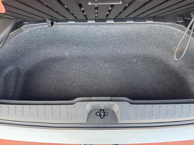 セレナ ハイウェイスターV 登録済み未使用車/4WD/ホットプラスpkg/12.3型ナビ/アラウンドビューモニター/インテリジェントルームミラー/ブラインドスポットモニター/両側電動スライドドア/リアエアコン/プロパイロット(18枚目)