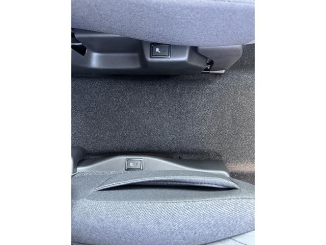 ソリオ ハイブリッドMZ 登録済み未使用車/衝突被害軽減ブレーキ/ブラインドスポットモニター/レーダークルーズコントロール/両側電動スライドドア/前席シートヒーター/ヘッドアップディスプレイ/後席サーキュレーター/オートAC(19枚目)