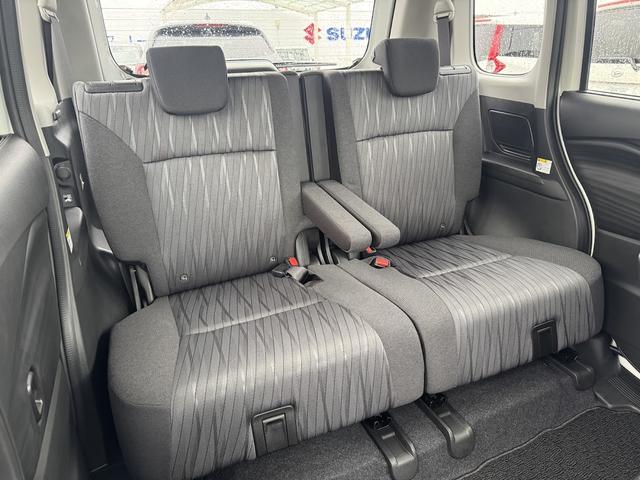 ソリオ ハイブリッドＭＸ　登録済み未使用車／ＥＴＣ２．０／電動スライドドア／衝突被害軽減ブレーキ／レーダークルーズコントロール／前席シートヒーター／後席ロールサンシェード／格納式テーブル／純正１５インチアルミホイール／ＡＨＢ（14枚目）