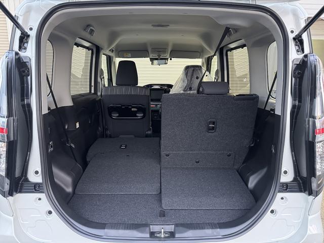 ソリオ ハイブリッドＭＸ　登録済み未使用車／ＥＴＣ２．０／電動スライドドア／衝突被害軽減ブレーキ／レーダークルーズコントロール／前席シートヒーター／後席ロールサンシェード／格納式テーブル／純正１５インチアルミホイール／ＡＨＢ（15枚目）