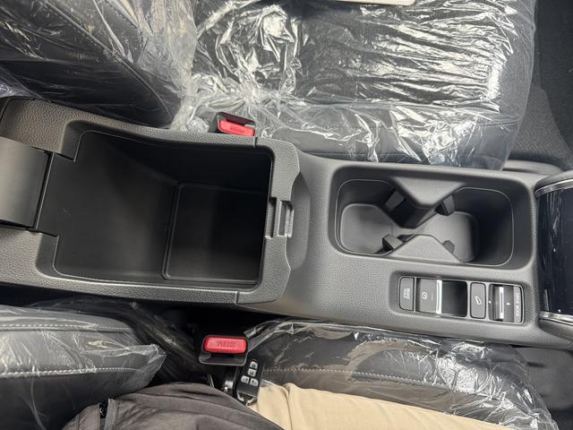 ヴェゼル e:HEV Z 登録済み未使用車/ホンダセンシング/アダプティブクルーズコントロール/ブラインドスポットモニター/前席シートヒーター/ステアリングヒーター/純正8インチナビ/バックカメラ/ETC/純正18インチAW(29枚目)