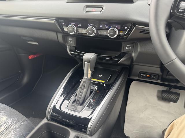 ヴェゼル e:HEV Z 登録済み未使用車/ホンダコネクトディスプレイ/バックカメラ/ETC2.0/置くだけ充電/アダプティブクルーズコントロール/オートブレーキホールド/ブラインドスポットモニター/ステアリングヒーター(21枚目)