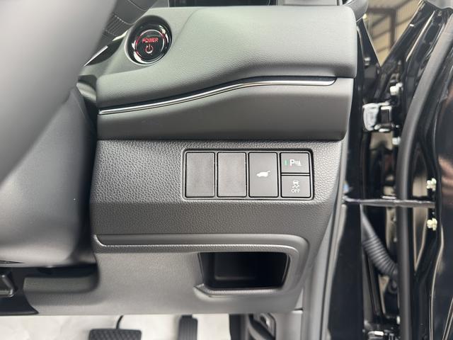 ヴェゼル e:HEV Z 登録済み未使用車/ホンダコネクトディスプレイ/バックカメラ/ETC2.0/置くだけ充電/アダプティブクルーズコントロール/オートブレーキホールド/ブラインドスポットモニター/ステアリングヒーター(25枚目)