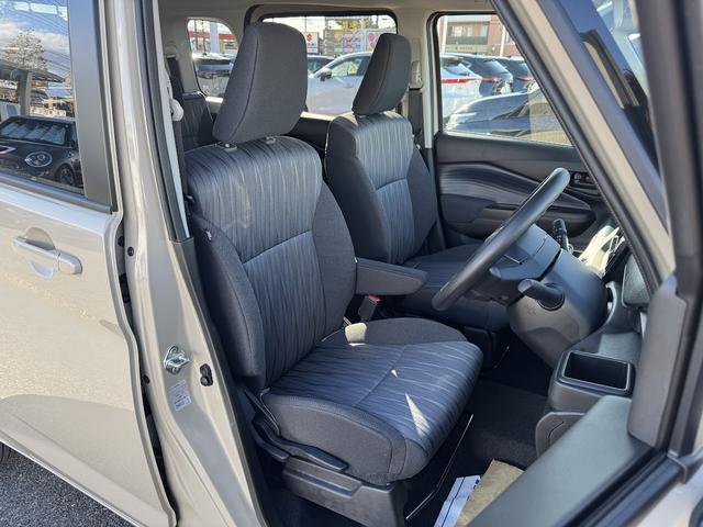 ソリオ ハイブリッドＭＧ　登録済み未使用車／キャラバンアイボリーパール／衝突被害軽減ブレーキ／レーダークルーズコントロール／運転席シートリフター／運転席アームレスト／オートエアコン／プッシュスタート／クリアランスソナー／禁煙車（11枚目）