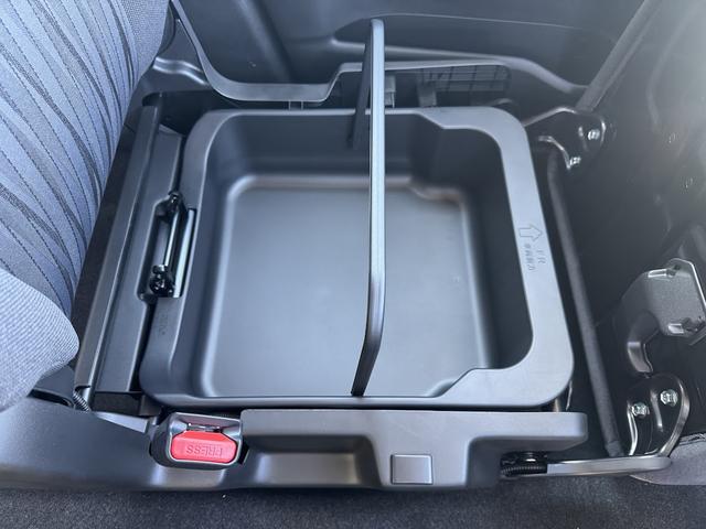 ソリオ ハイブリッドＭＧ　登録済み未使用車／キャラバンアイボリーパール／衝突被害軽減ブレーキ／レーダークルーズコントロール／運転席シートリフター／運転席アームレスト／オートエアコン／プッシュスタート／クリアランスソナー／禁煙車（15枚目）