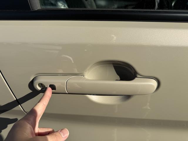 ソリオ ハイブリッドＭＧ　登録済み未使用車／キャラバンアイボリーパール／衝突被害軽減ブレーキ／レーダークルーズコントロール／運転席シートリフター／運転席アームレスト／オートエアコン／プッシュスタート／クリアランスソナー／禁煙車（25枚目）