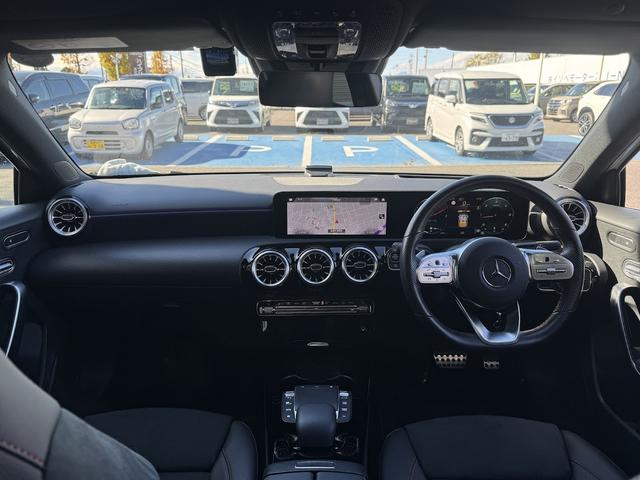 Aクラス A200d AMGラインパッケージ ワンオーナー/アドバンストパッケージ/360°カメラ/スライディングルーフ/ヘッドアップディスプレイ/10.25インチディスプレイ/純正ドライブレコーダー/ETC/前席シートヒーター/車検整備付き(3枚目)