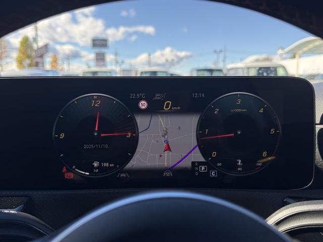 Aクラス A200d AMGラインパッケージ ワンオーナー/アドバンストパッケージ/360°カメラ/スライディングルーフ/ヘッドアップディスプレイ/10.25インチディスプレイ/純正ドライブレコーダー/ETC/前席シートヒーター/車検整備付き(27枚目)