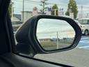 【ブライドスポットモニター】隣接レーンの後続車両を検知し、インジケータで接近をお知らせ。車線変更時の接触を防ぎます。