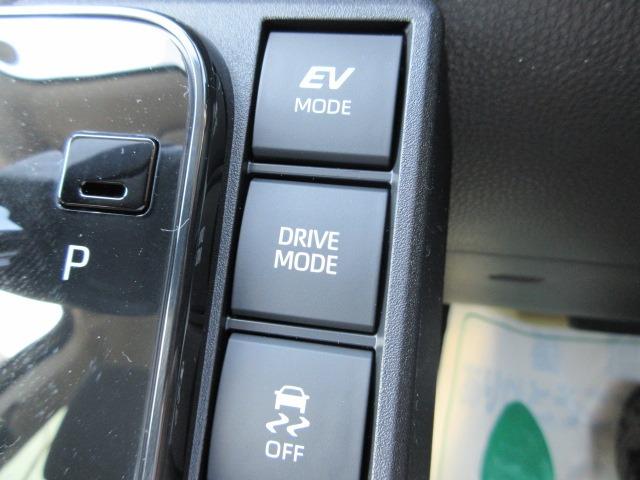 ハイブリッドＧ　登録済未使用車　１０．５インチディスプレイオーディオ　フルセグＴＶ　コンフォートパッケージ　パノラミックビューモニター　左右シートヒーター　ステアリングヒーター　ブラインドスポットモニター　ＵＳＢ(27枚目)