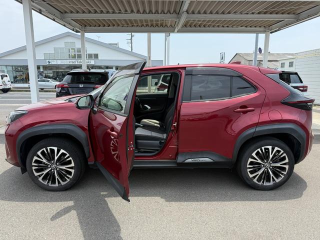 ヤリスクロス ハイブリッドＺ　ワンオーナー　４ＷＤ　純正８インチディスプレイオーディオ　フルセグＴＶ　ＴＶキット　パノラマミックビューモニター　左右シートヒーター　純正ドラレコ　ＥＴＣ２．０　ダイナミックトルクコントロール（46枚目）