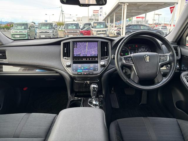 クラウンハイブリッド アスリートＳ　ブラックスタイル　純正メモリーナビ　フルセグ　バックカメラ　ＤＶＤ再生　ＵＳＢ　Ｂｌｕｅｔｏｏｔｈ　ＨＩＤヘッドライト　ＬＥＤフォグ　オートライト　パワーシート　クルーズコントロール（2枚目）