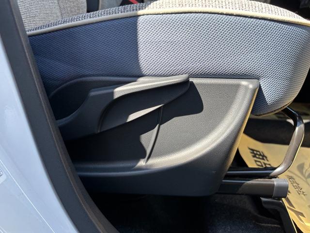 ムーヴキャンバス ストライプスＧ　雹害車につき現車確認した方のみ販売可　７インチナビ　ＤＶＤ再生　Ｂｌｕｅｔｏｏｔｈオーディオバックカメラ　フルセグ　両側電動スライド　スマアシ　コーナーセンサー　ホッとカップホルダー　シートヒーター（20枚目）