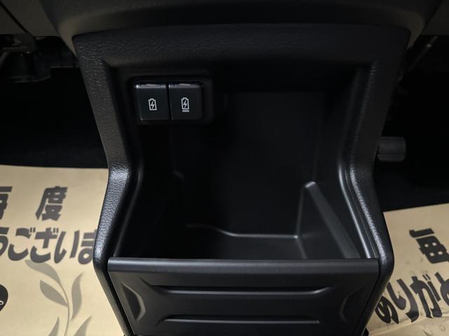 クロスビー ハイブリッドＭＺ　４ＷＤ　ターボ　純正７インチナビ　フルセグＴＶ　全方位モニター　ステアリングスイッチ　レーダークルーズ　コーナーセンサー　シートヒーター（10枚目）