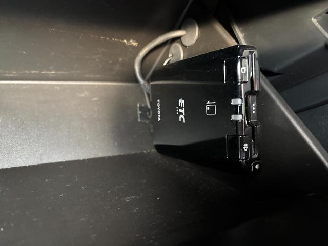 ８６ ＧＴリミテッド　純正ＳＤナビ　バックカメラ　ＴＶ　Ｂｌｕｅｔｏｏｔｈオーディオ　ＬＥＤヘッドライト　フォグ　シートヒーター　クルーズコンロトール　ＥＴＣ　ステリモ　ドラレコ前後　リアスポイラー　赤黒ハーフレザー（10枚目）