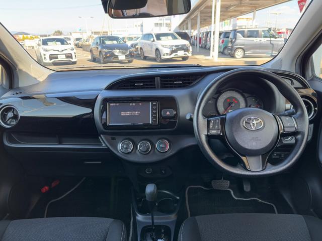 ヴィッツ F セーフティーエディションIII 純正SDナビ バックカメラ TV Bluetooth LEDヘッドライト ビルドインETC オートライト トヨタセーフティ 純正ドラレコ オートハイビーム(2枚目)