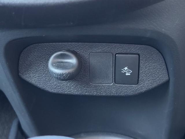 ヴィッツ F セーフティーエディションIII 純正SDナビ バックカメラ TV Bluetooth LEDヘッドライト ビルドインETC オートライト トヨタセーフティ 純正ドラレコ オートハイビーム(12枚目)