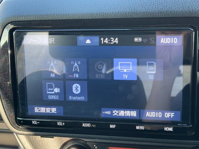 ヴィッツ ハイブリッドＦ　セーフティーエディションＩＩＩ　純正９インチＳＤナビ　バックカメラ　フルセグＴＶ　ＣＤ＆ＤＶＤ再生　Ｂｌｕｅｔｏｏｔｈ　ＬＥＤヘッドライト　フォグランプ　トヨタセーフティ　ビルドインＥＴＣ　オートハイビーム　オートライト（5枚目）