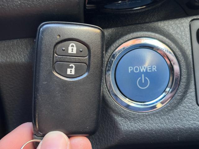 ヴィッツ ハイブリッドＦ　セーフティーエディションＩＩＩ　純正９インチＳＤナビ　バックカメラ　フルセグＴＶ　ＣＤ＆ＤＶＤ再生　Ｂｌｕｅｔｏｏｔｈ　ＬＥＤヘッドライト　フォグランプ　トヨタセーフティ　ビルドインＥＴＣ　オートハイビーム　オートライト（15枚目）