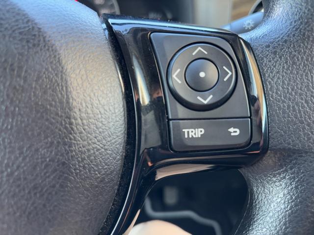 ヴィッツ ハイブリッドＦ　セーフティーエディションＩＩＩ　純正９インチＳＤナビ　バックカメラ　フルセグＴＶ　ＣＤ＆ＤＶＤ再生　Ｂｌｕｅｔｏｏｔｈ　ＬＥＤヘッドライト　フォグランプ　トヨタセーフティ　ビルドインＥＴＣ　オートハイビーム　オートライト（17枚目）