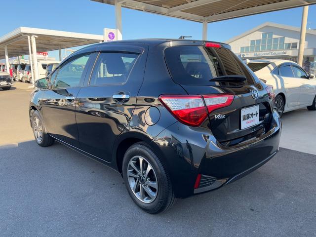 ヴィッツ ハイブリッドＦ　セーフティーエディションＩＩＩ　純正９インチＳＤナビ　バックカメラ　フルセグＴＶ　ＣＤ＆ＤＶＤ再生　Ｂｌｕｅｔｏｏｔｈ　ＬＥＤヘッドライト　フォグランプ　トヨタセーフティ　ビルドインＥＴＣ　オートハイビーム　オートライト（31枚目）