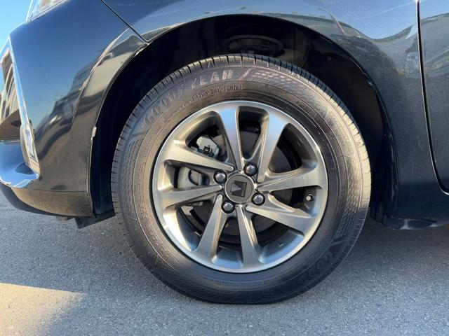 ヴィッツ ハイブリッドＦ　セーフティーエディションＩＩＩ　純正９インチＳＤナビ　バックカメラ　フルセグＴＶ　ＣＤ＆ＤＶＤ再生　Ｂｌｕｅｔｏｏｔｈ　ＬＥＤヘッドライト　フォグランプ　トヨタセーフティ　ビルドインＥＴＣ　オートハイビーム　オートライト（38枚目）