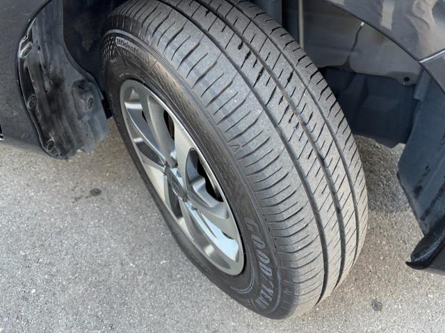 ヴィッツ ハイブリッドＦ　セーフティーエディションＩＩＩ　純正９インチＳＤナビ　バックカメラ　フルセグＴＶ　ＣＤ＆ＤＶＤ再生　Ｂｌｕｅｔｏｏｔｈ　ＬＥＤヘッドライト　フォグランプ　トヨタセーフティ　ビルドインＥＴＣ　オートハイビーム　オートライト（39枚目）