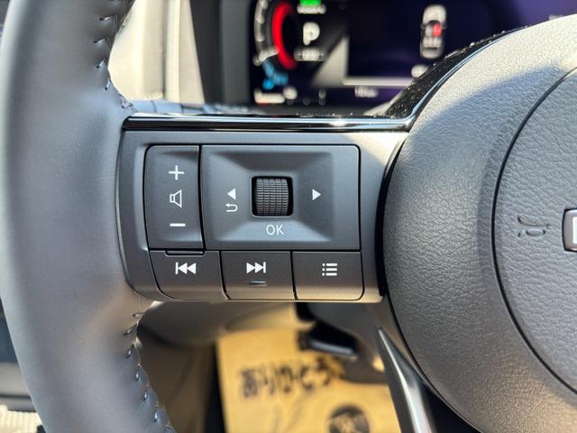 エクストレイル G e-4ORCE 登録済未使用車 12.3インチワイドディスプレイ フルセグ 全席シートヒーター シートメモリ パワーバックドア アラウンドビュー プロパイロット 置くだけ充電 ETC2.0(10枚目)