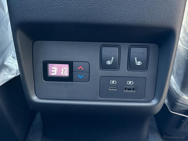 エクストレイル G e-4ORCE 登録済未使用車 12.3インチワイドディスプレイ フルセグ 全席シートヒーター シートメモリ パワーバックドア アラウンドビュー プロパイロット 置くだけ充電 ETC2.0(18枚目)