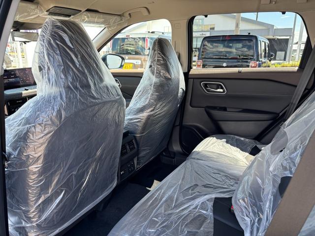 エクストレイル G e-4ORCE 登録済未使用車 12.3インチワイドディスプレイ フルセグ 全席シートヒーター シートメモリ パワーバックドア アラウンドビュー プロパイロット 置くだけ充電 ETC2.0(21枚目)