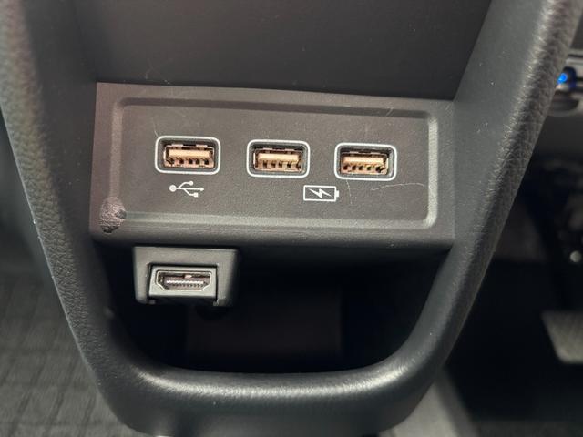 N-ONE プレミアム ツアラー ワンオーナー 純正9インチインターナビ バックカメラ フルセグ パーキングセンサー HDMI LEDオートライト ハーフレザーシート シートヒーター エンジンスターター ETC(11枚目)