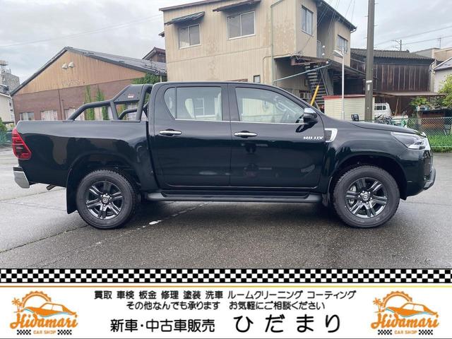 ハイラックス Ｚ　登録済未使用車　Ｚ　ディーゼルターボ　コーティング施工済　ＴＲＤ　ＧＲスポーツバー　ベッドライナー　フェンダーガーニッシュ　リモートスタート　トヨタセーフティセンス（5枚目）