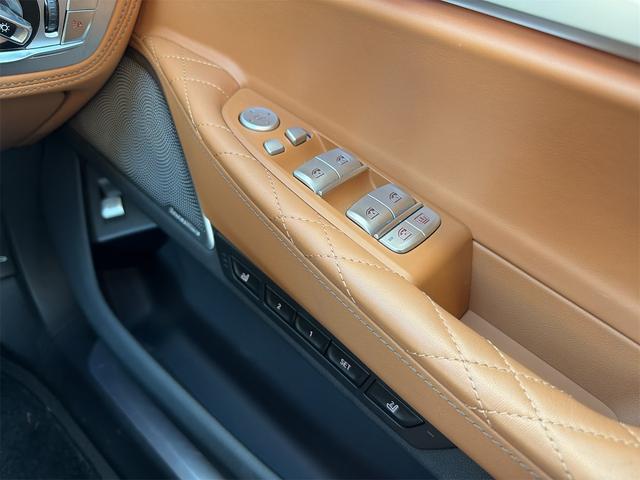 ７シリーズ Ｍ７６０Ｌｉ　ｘＤｒｉｖｅ　後期／Ｖ１２／スカイラウンジルーフ／ＤＭＥ７００ｐｓ・Ｂｏｗｅｒｓ＆Ｗｉｌｋｉｎｓサラウンド／リアエンターテイメント／エグゼクティブラウンジ（11枚目）