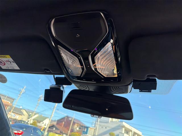 ７シリーズ Ｍ７６０Ｌｉ　ｘＤｒｉｖｅ　後期／Ｖ１２／スカイラウンジルーフ／ＤＭＥ７００ｐｓ・Ｂｏｗｅｒｓ＆Ｗｉｌｋｉｎｓサラウンド／リアエンターテイメント／エグゼクティブラウンジ（18枚目）