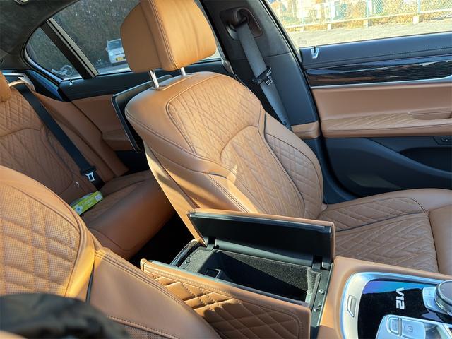７シリーズ Ｍ７６０Ｌｉ　ｘＤｒｉｖｅ　後期／Ｖ１２／スカイラウンジルーフ／ＤＭＥ７００ｐｓ・Ｂｏｗｅｒｓ＆Ｗｉｌｋｉｎｓサラウンド／リアエンターテイメント／エグゼクティブラウンジ（24枚目）